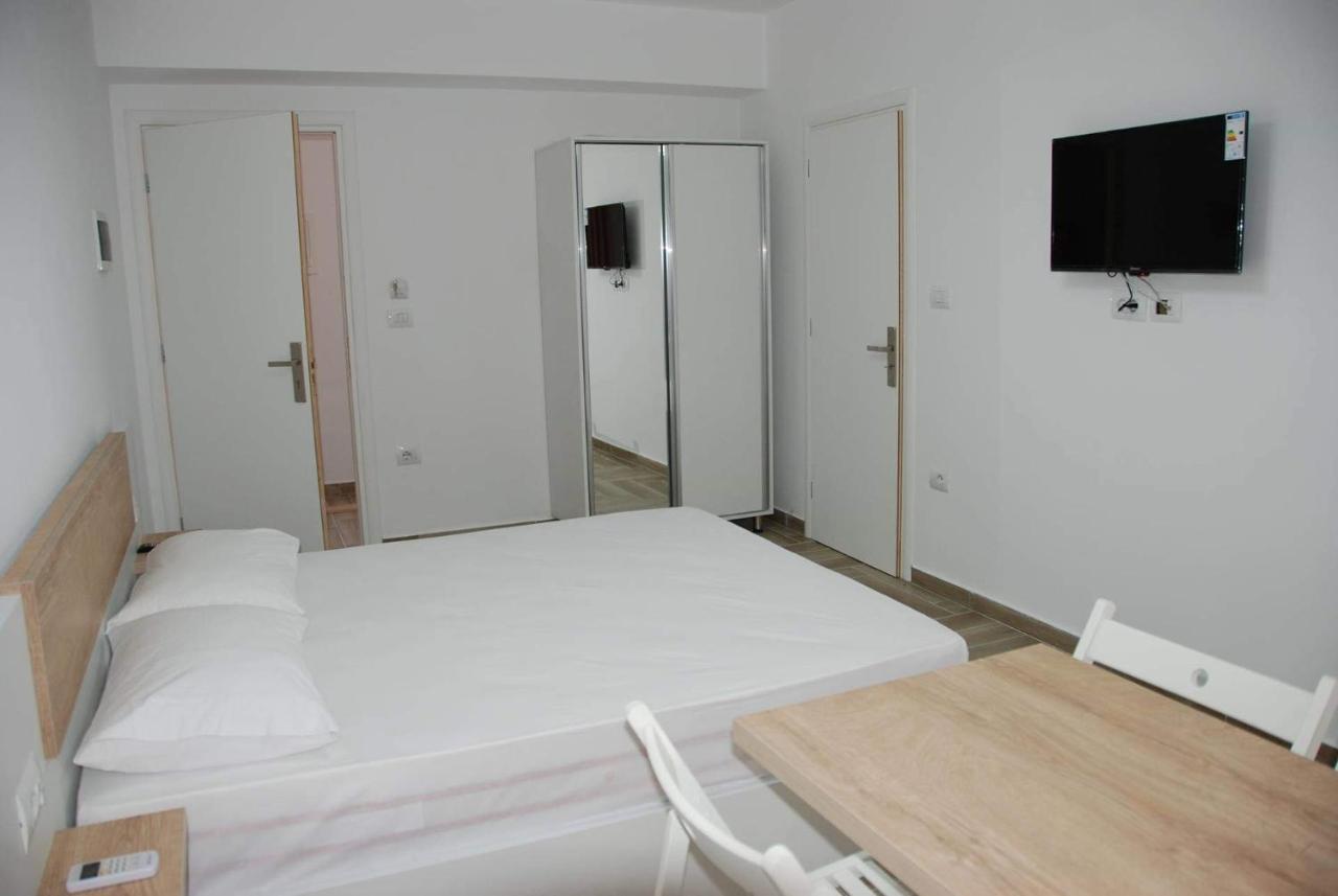 The Hill Apartment ซารานเดอ ภายนอก รูปภาพ